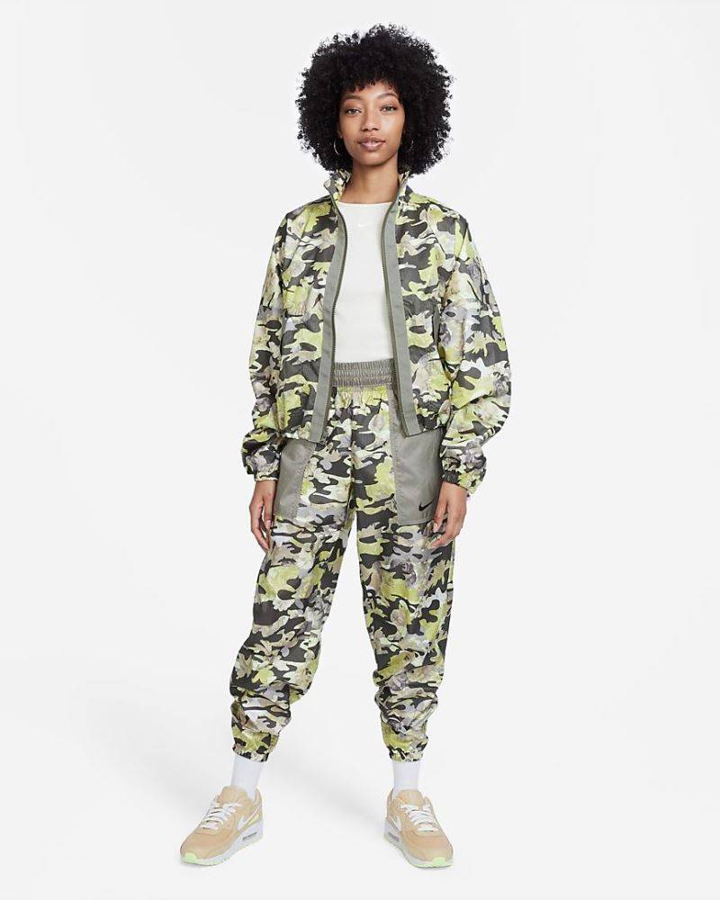 NIKE WOMENS WOVEN ALL-OVER-PRINT P&G JKT