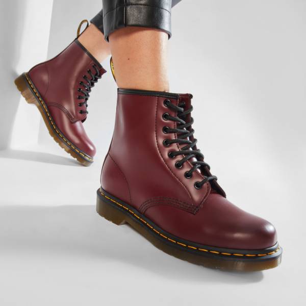 DR. MARTENS LEATHER LACED BOOT
