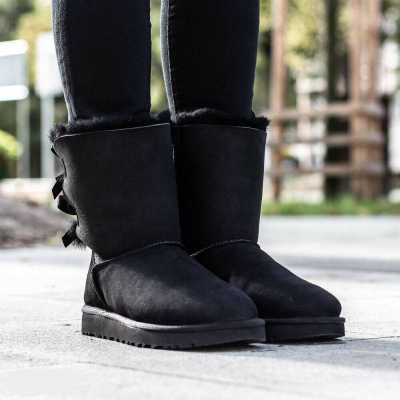 UGG BAILEY BOW II CLASSIC SHORT BOOT