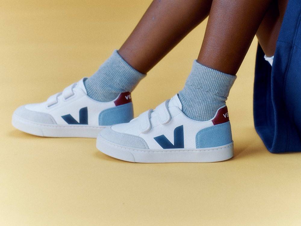 VEJA V-12 LEATHER KIDS