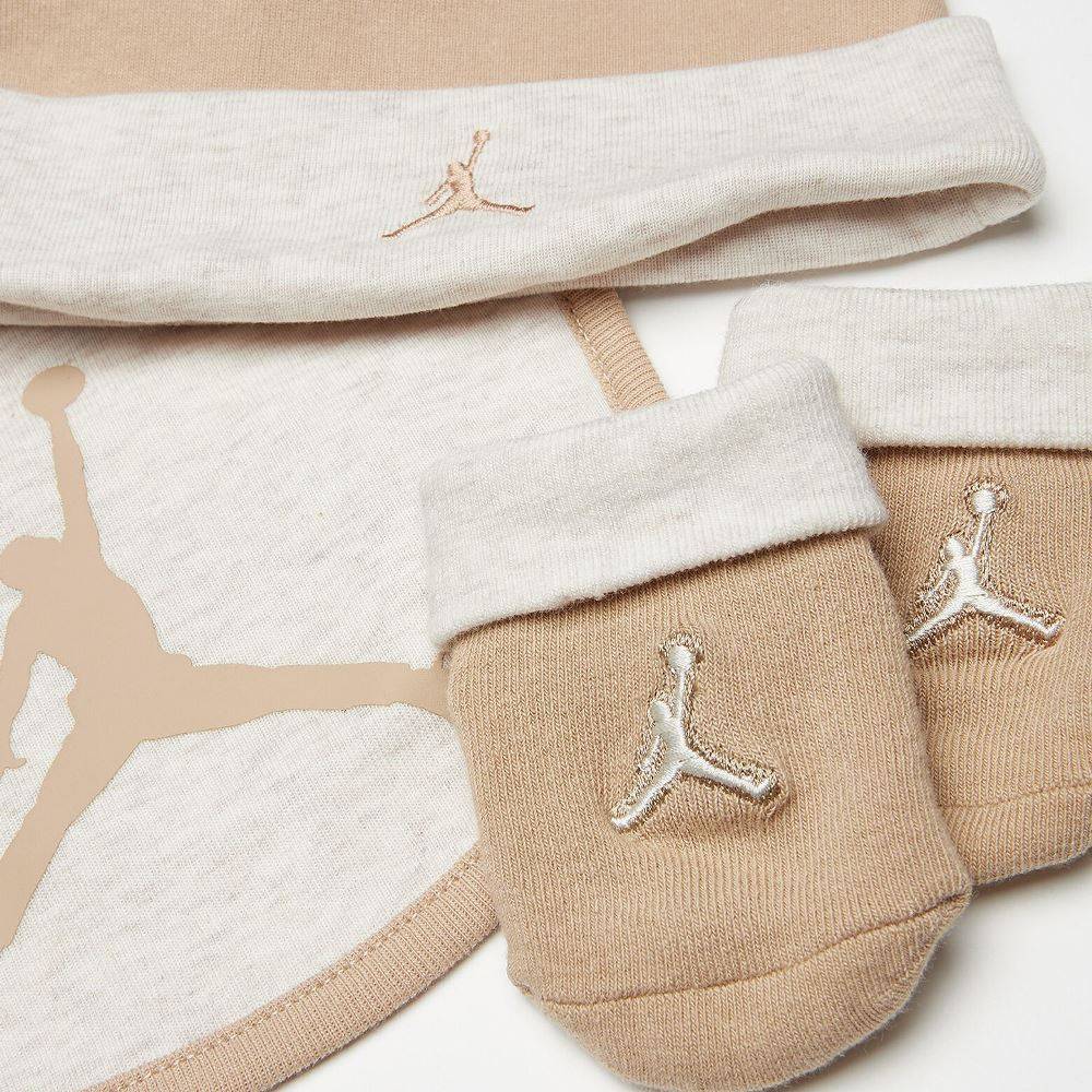 NIKE JORDAN BABY 5-PIECE CORE GIFT SET