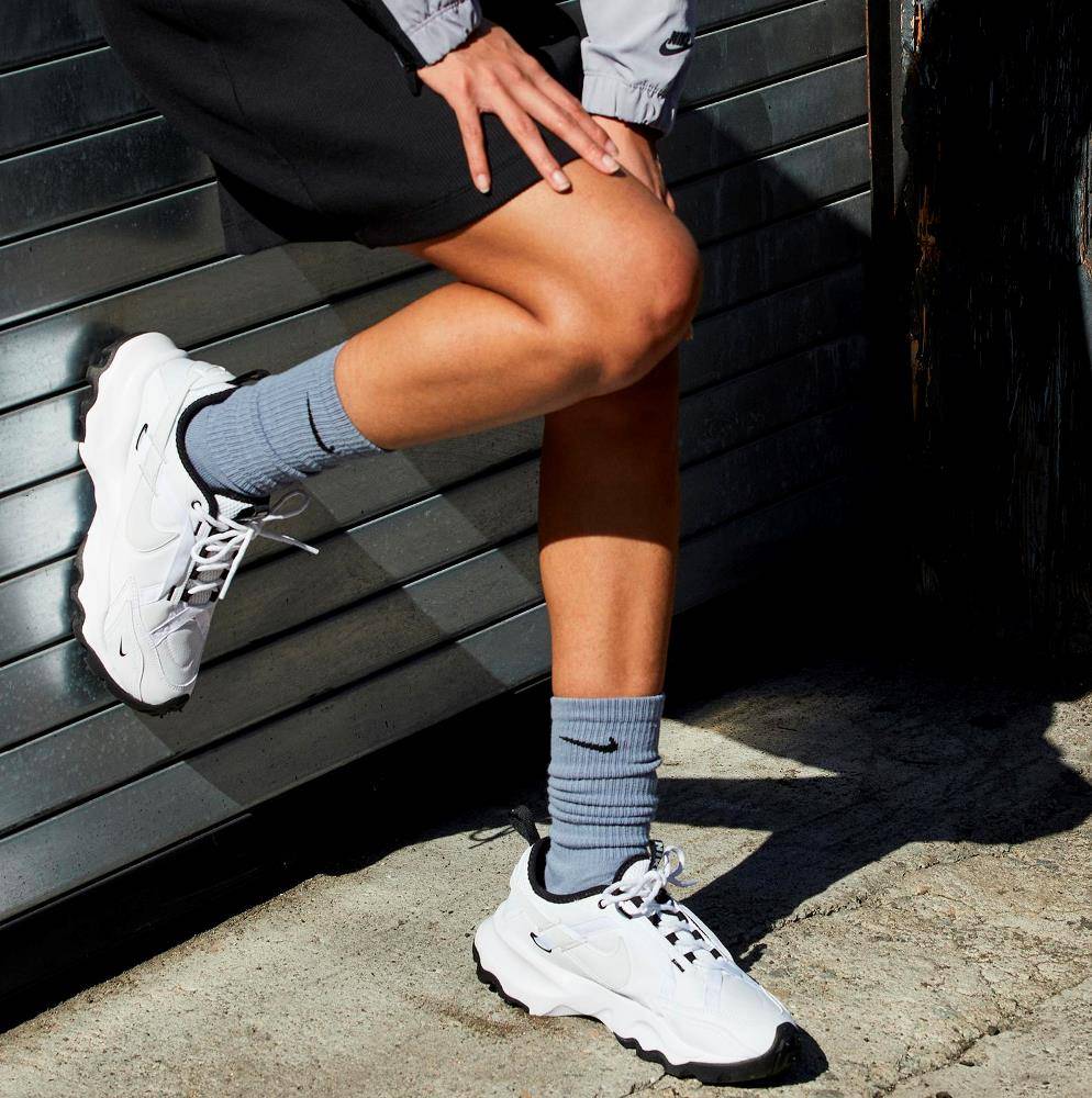 NIKE WOMENS TC 7900