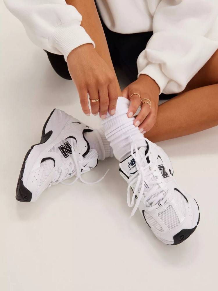 NEW BALANCE 530 SNEAKERS