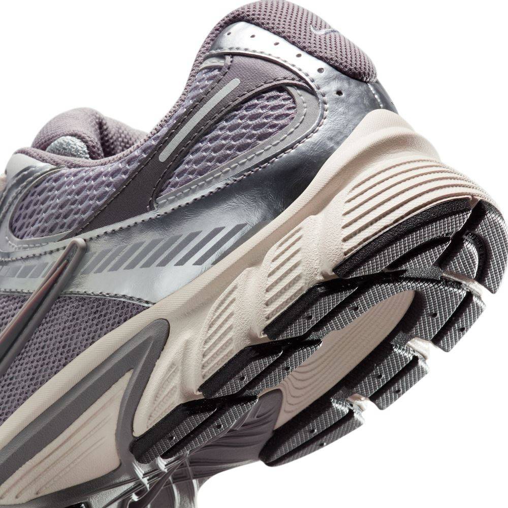 NIKE V5 RNR UNISEX SNEAKERS