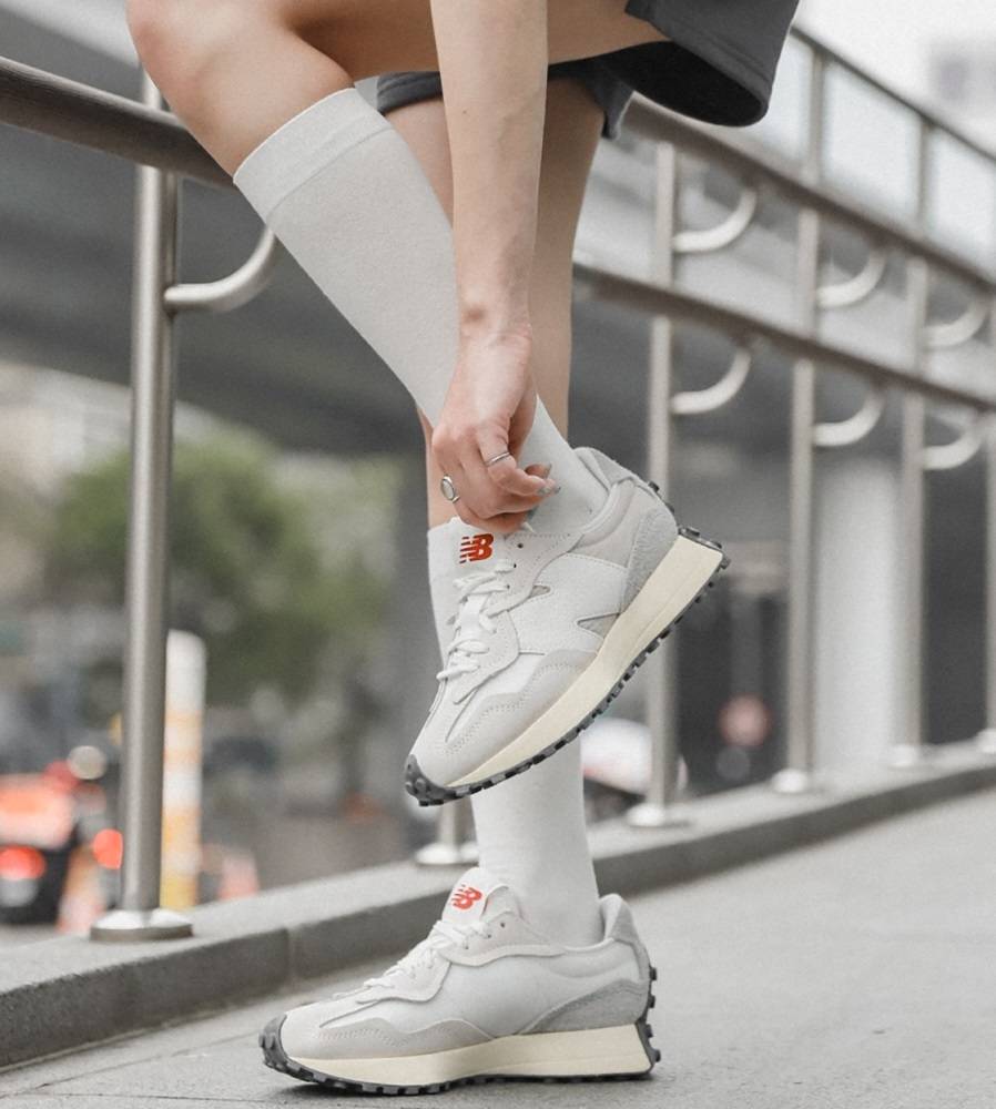 NEW BALANCE U327 LIFESTYLE SNEAKERS