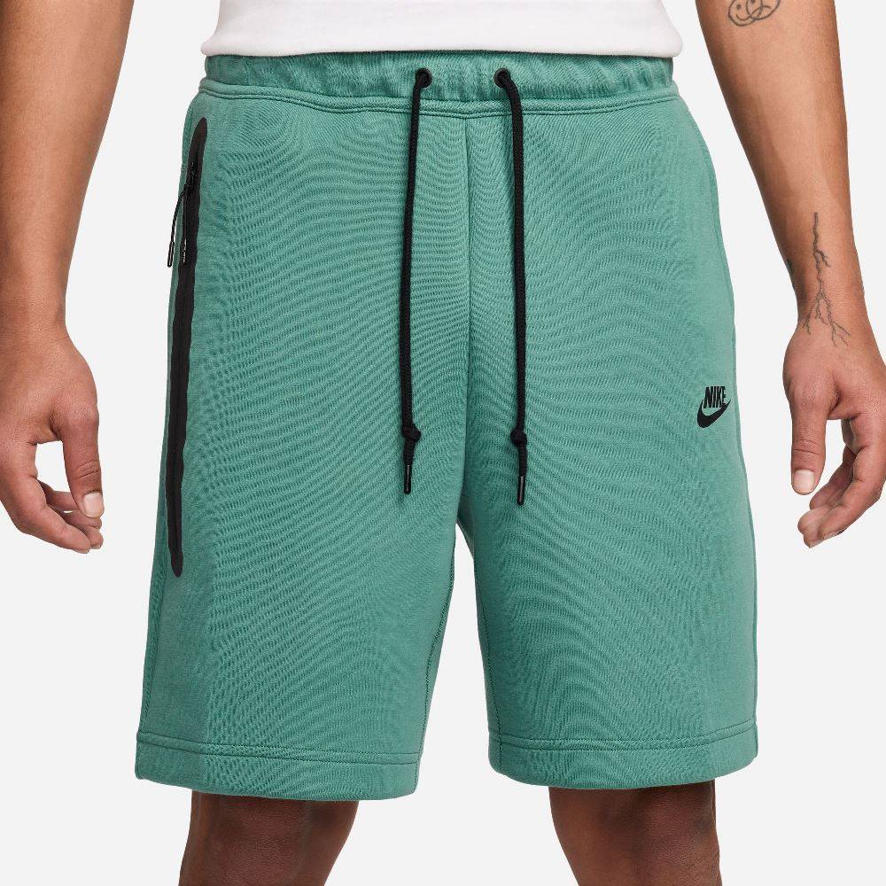 NIKE TECH FLEECE SHORT