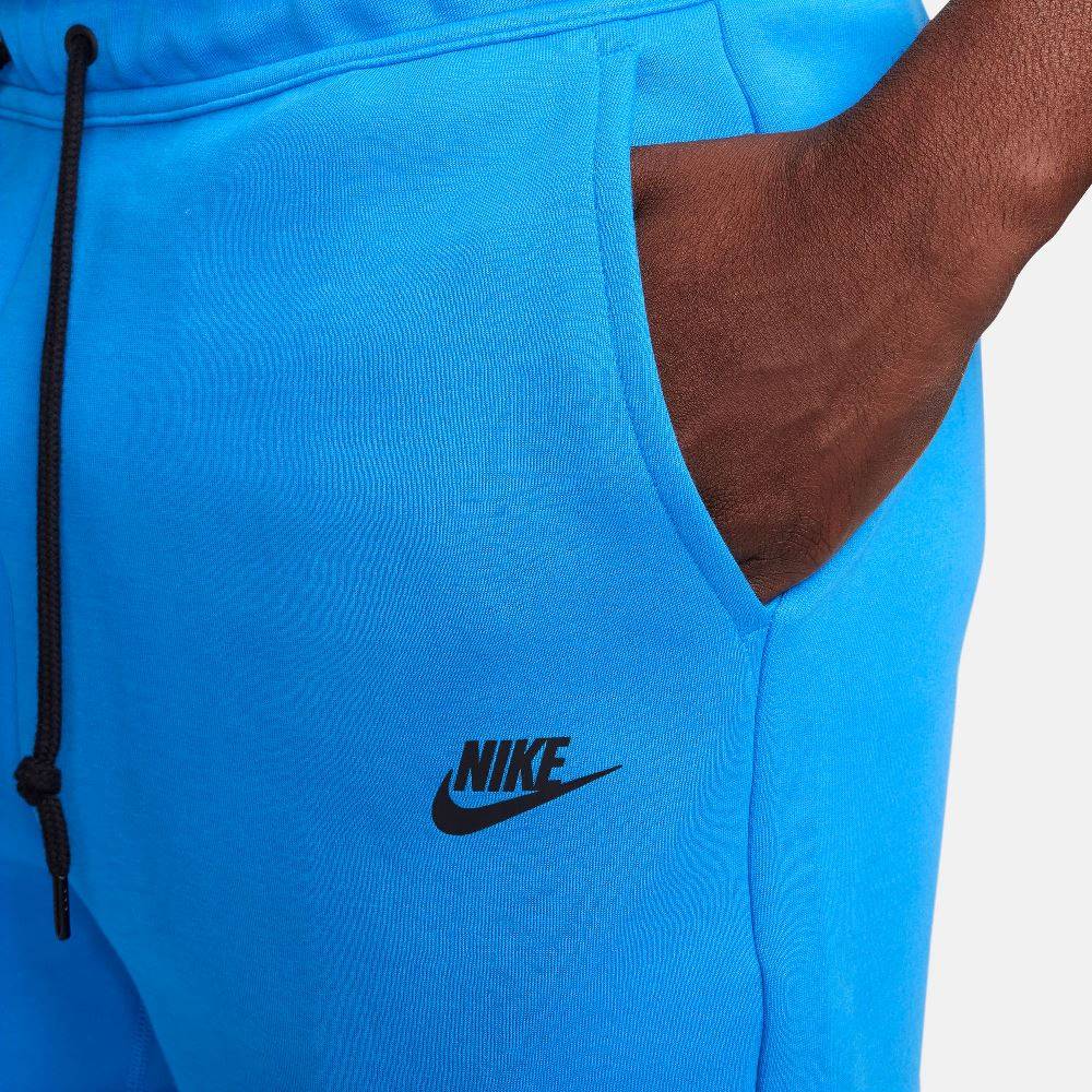 NIKE TECH FLEECE SHORT