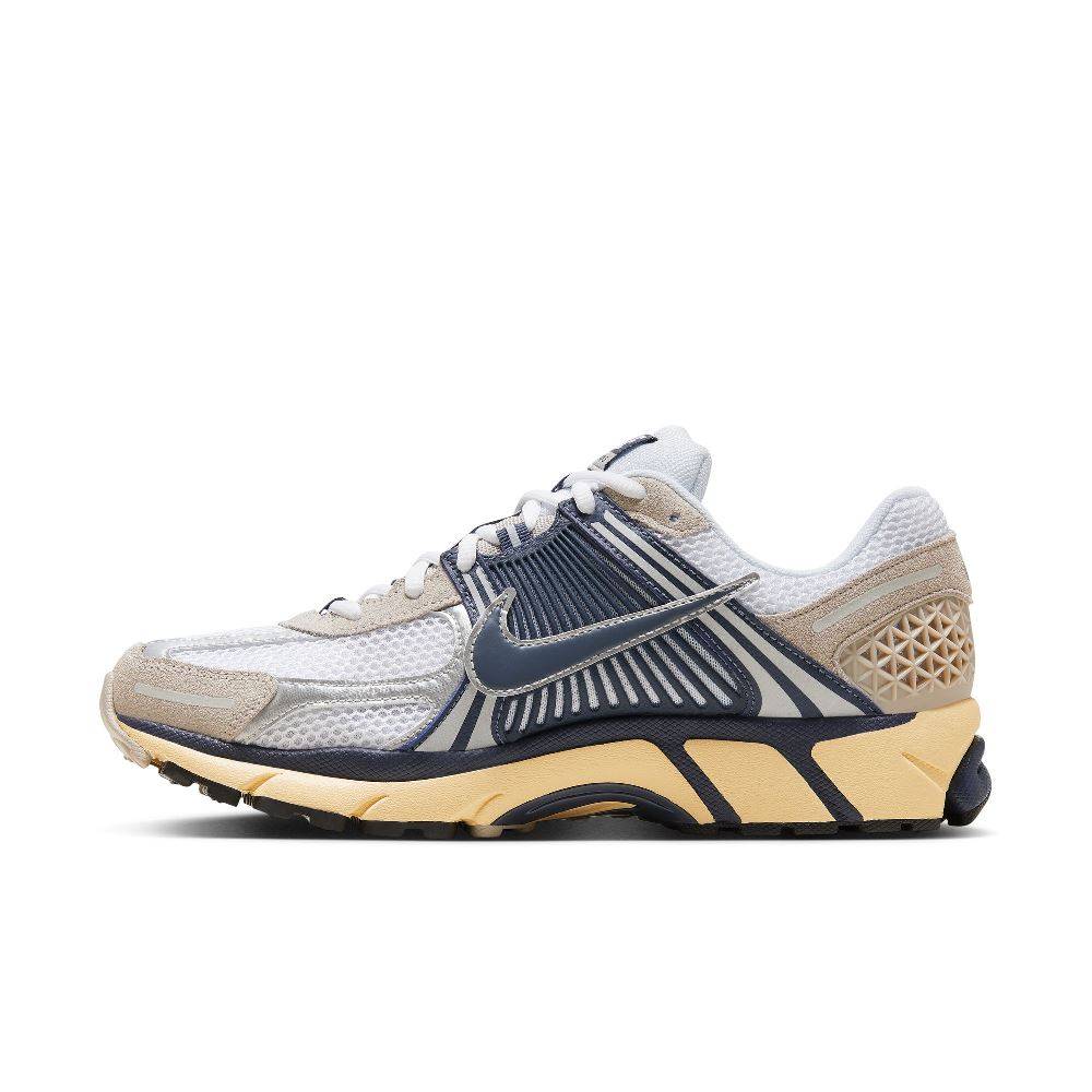 NIKE AIR ZOOM VOMERO 5