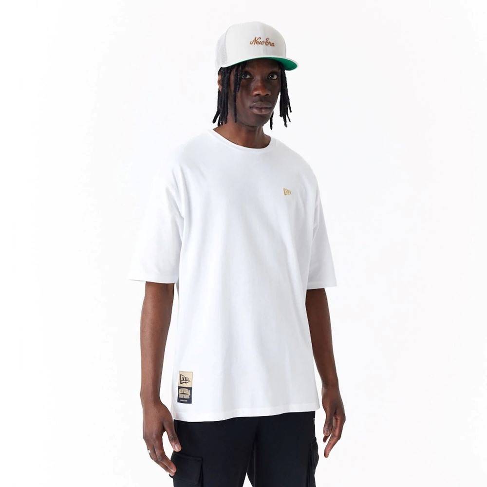 NEW ERA STICKER OVERSIZE TEE