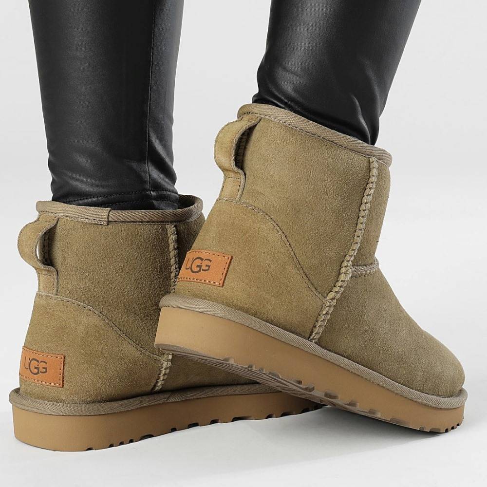 UGG CLASSIC MINI II WOMENS BOOT