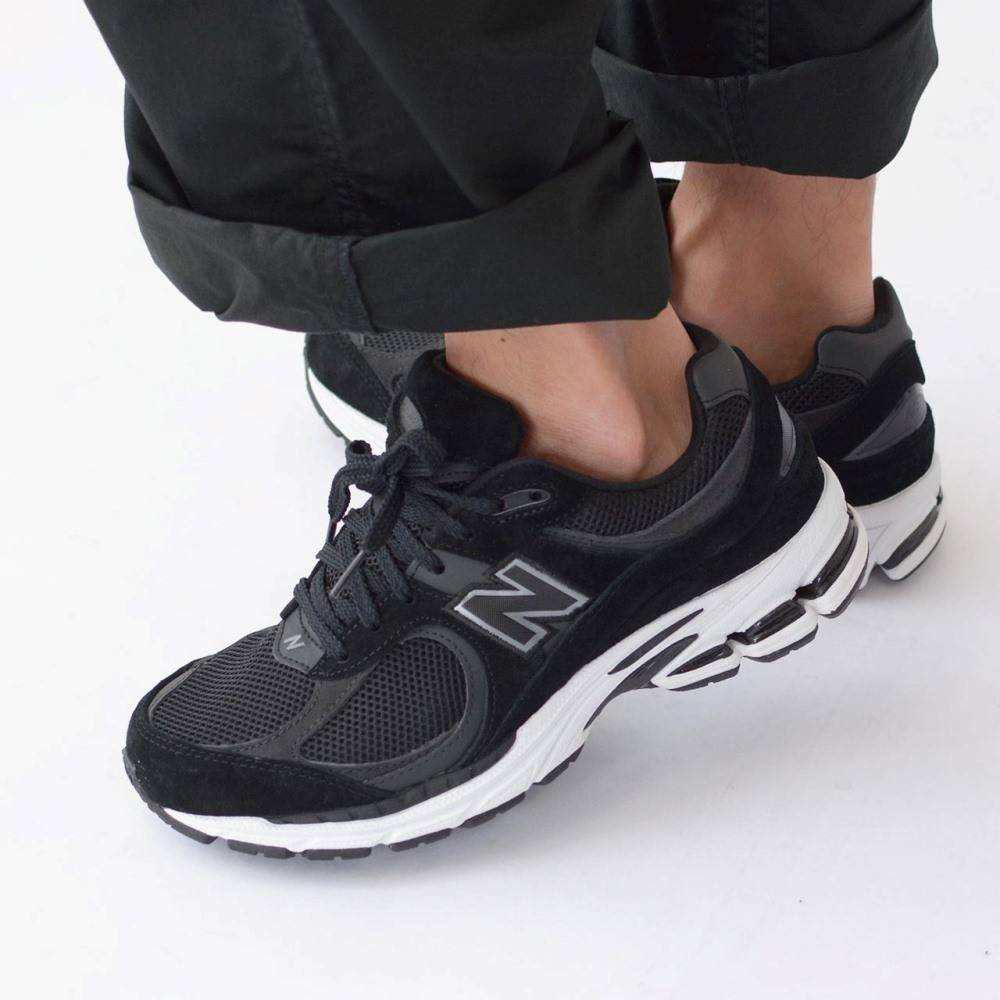 NEW BALANCE 2002R LIFESTYLE SNEAKERS