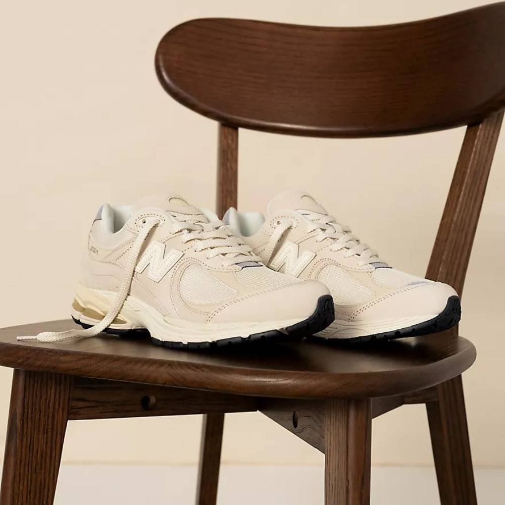 NEW BALANCE 2002R LIFESTYLE SNEAKERS