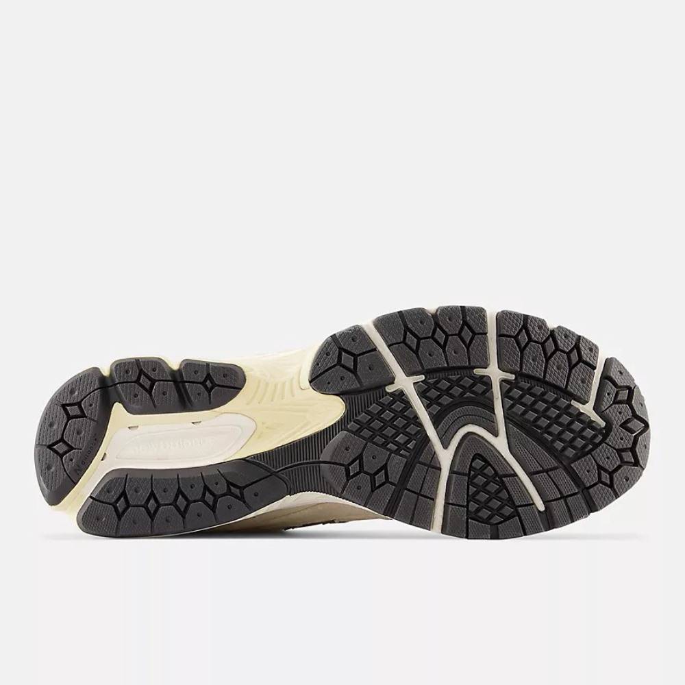 NEW BALANCE 2002R LIFESTYLE SNEAKERS