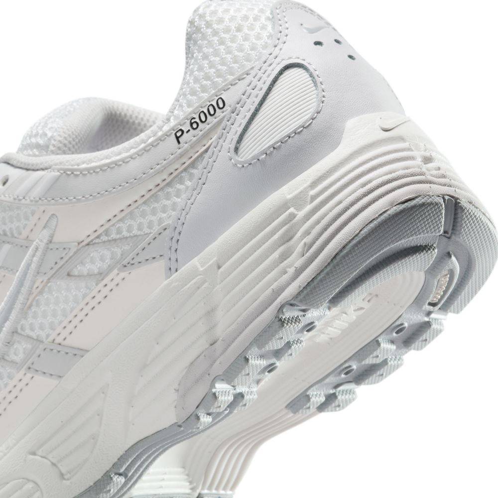 NIKE WOMENS P-6000 SE