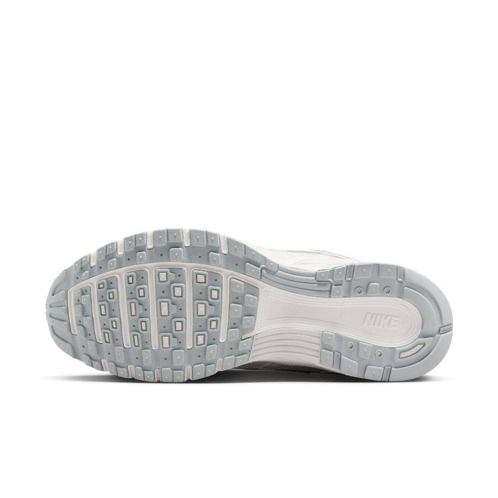 NIKE WOMENS P-6000 SE