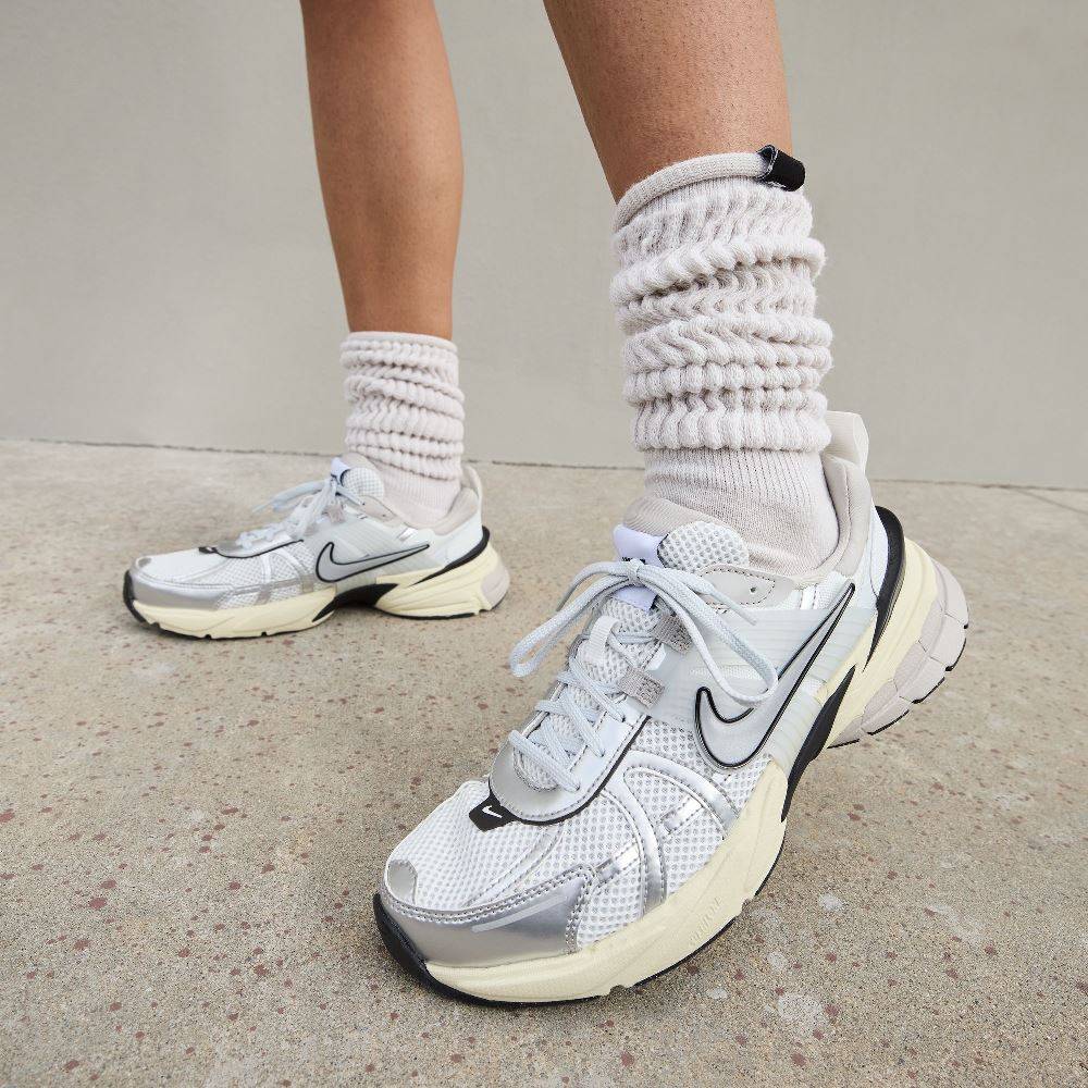 NIKE WOMENS V2K RUN
