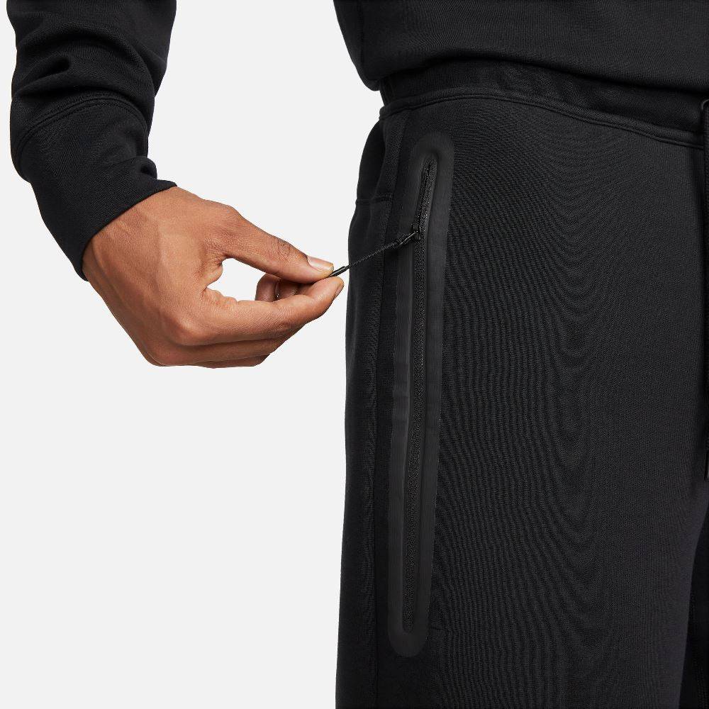 NIKE TECH FLEECE SHORT