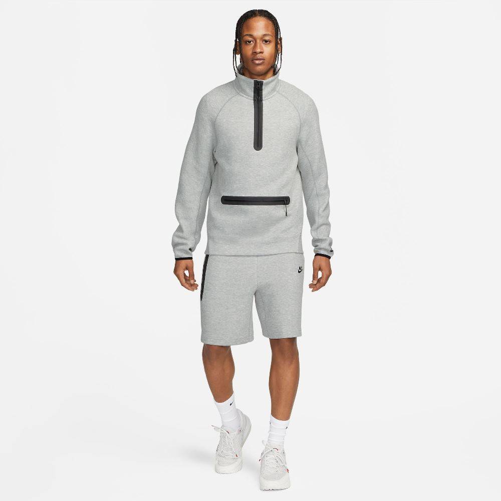 NIKE TECH FLEECE SHORT
