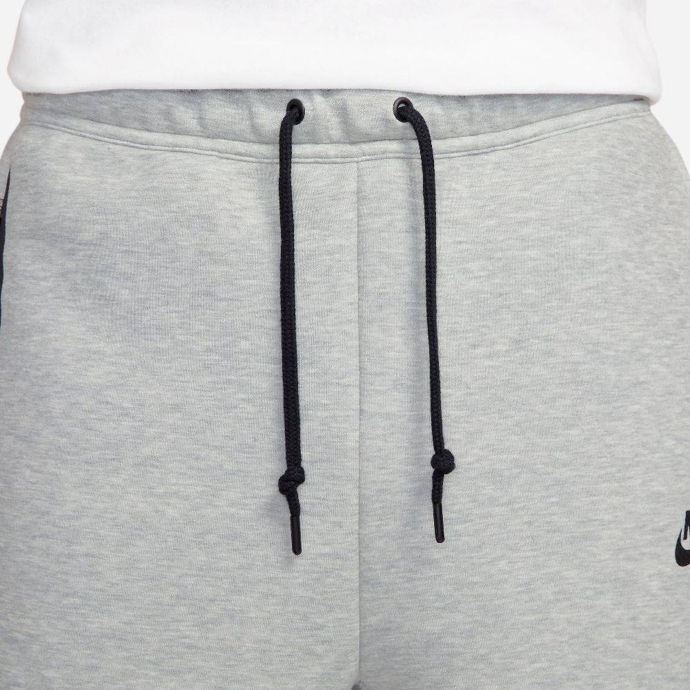 NIKE TECH FLEECE SHORT