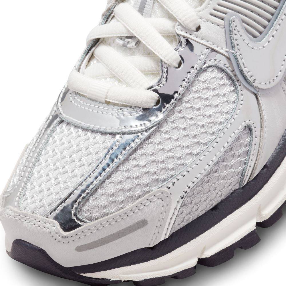NIKE WOMENS ZOOM VOMERO 5