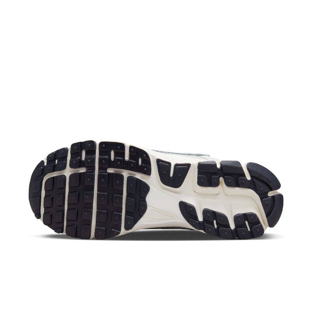 NIKE WOMENS ZOOM VOMERO 5