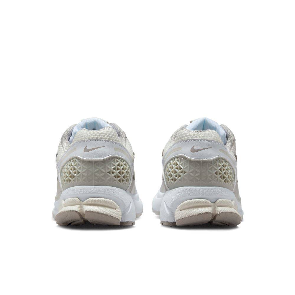 NIKE WOMENS ZOOM VOMERO 5