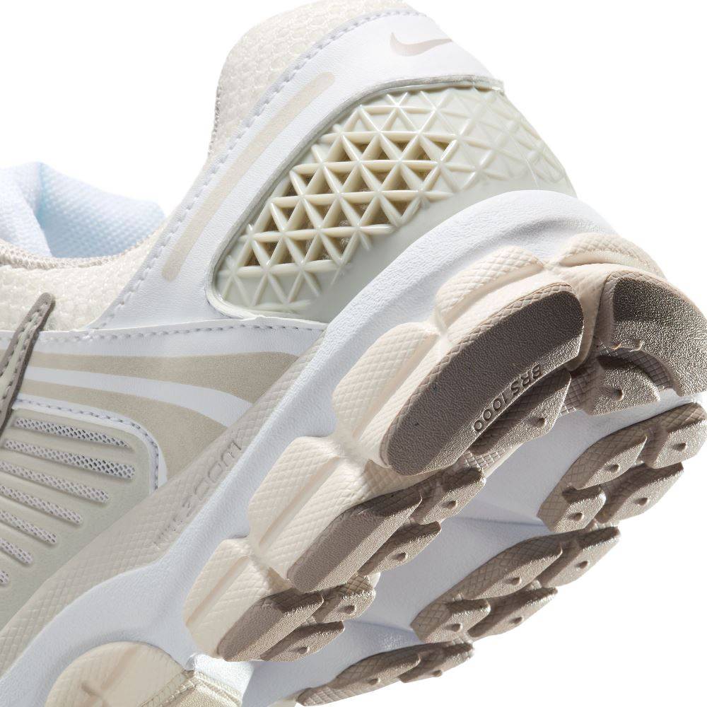 NIKE WOMENS ZOOM VOMERO 5