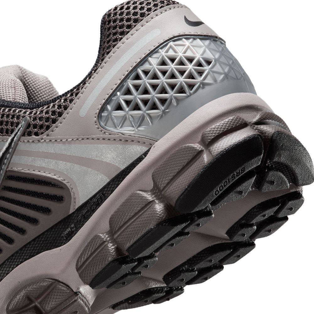 NIKE ZOOM VOMERO 5