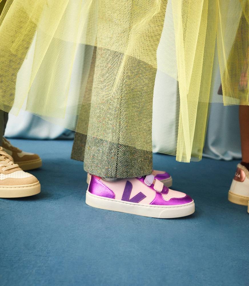 VEJA V-10 ORGANIC TRACED LEATHER KIDS