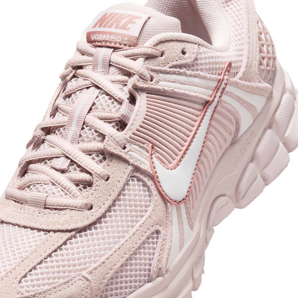 NIKE WOMENS ZOOM VOMERO 5