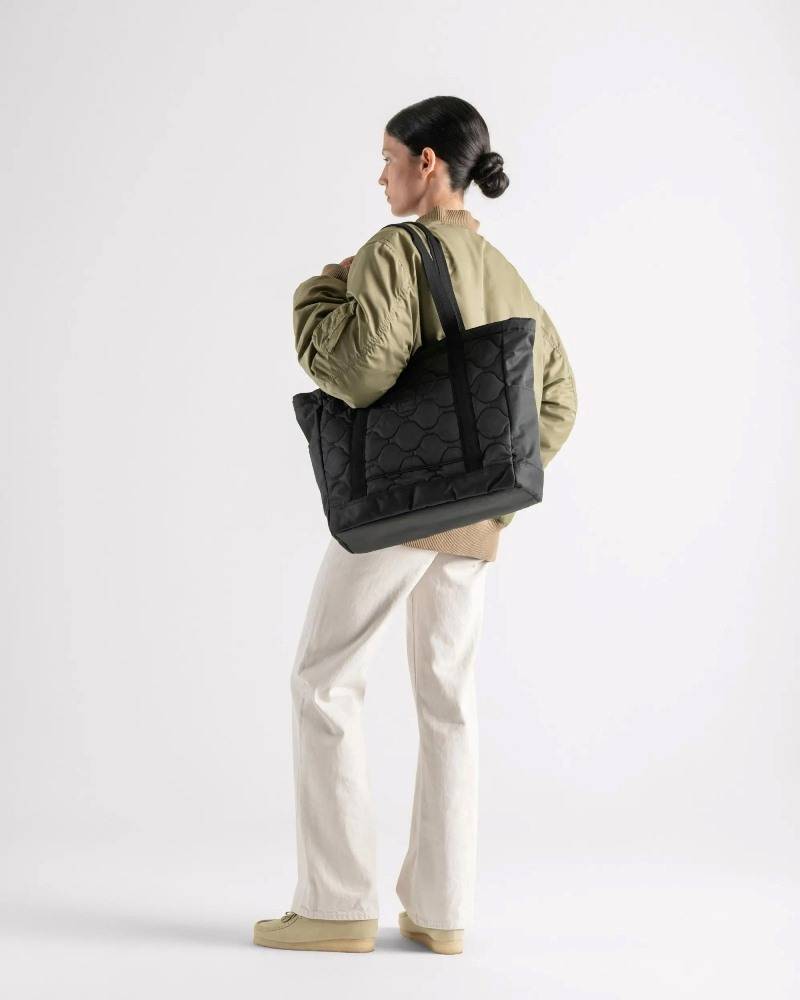 HERSCHEL HERITAGE QUILTED CAPSULE TOTE
