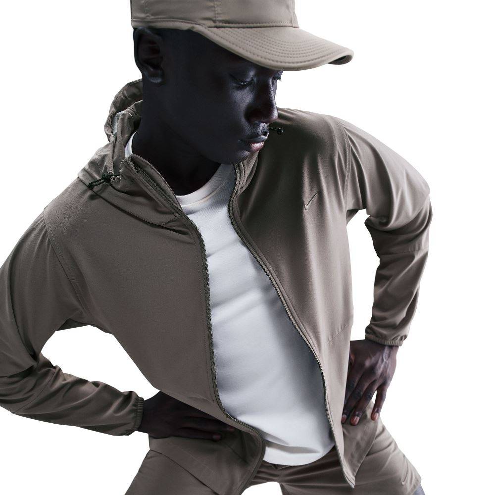 NIKE MENS WATER REPELLENT HOODED VERSALITE JACKET