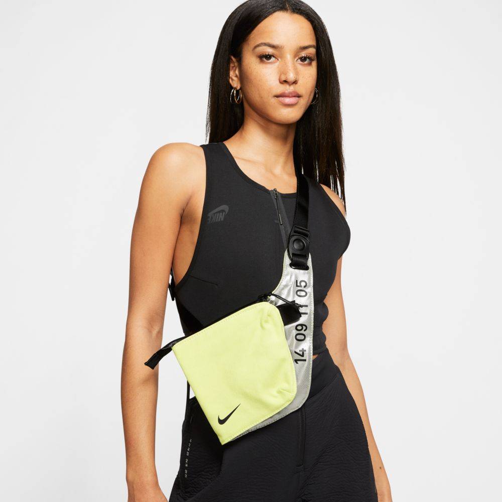 NIKE TECH CROSSBODY