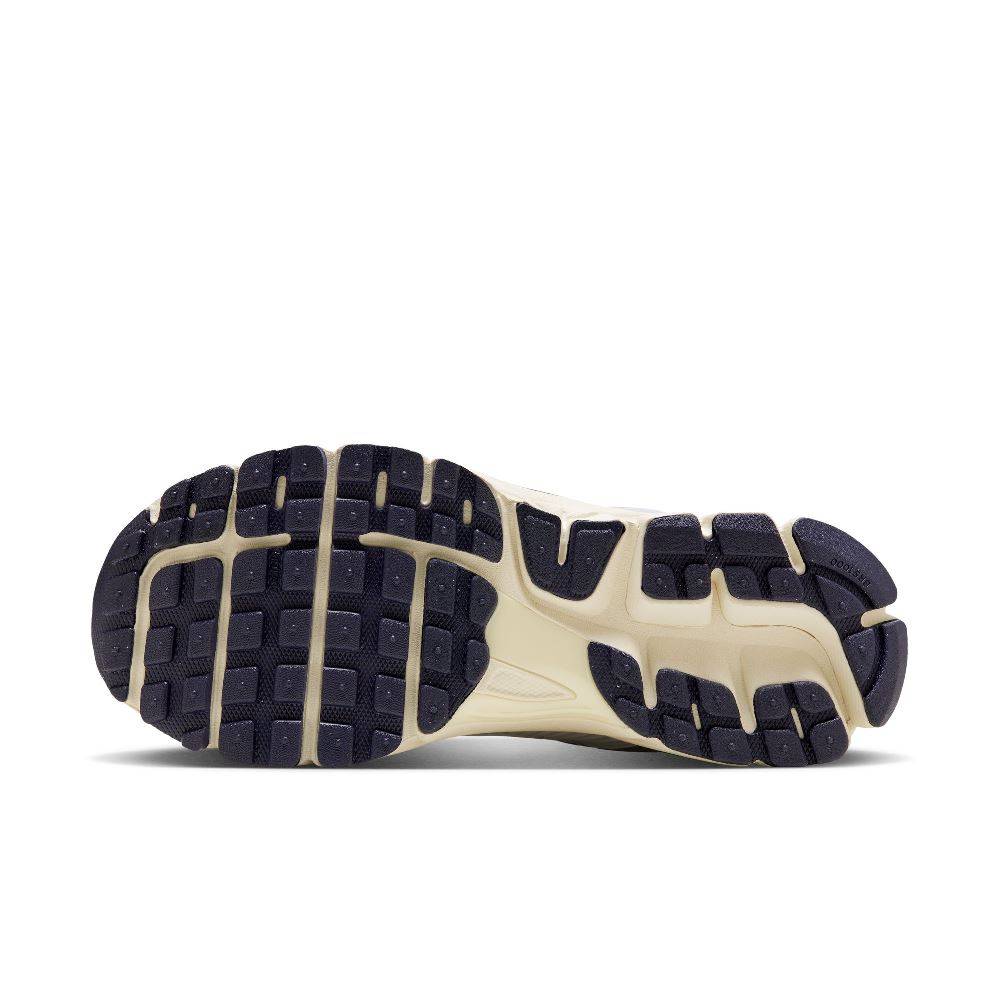 NIKE VOMERO 5 WOMENS SNEAKERS