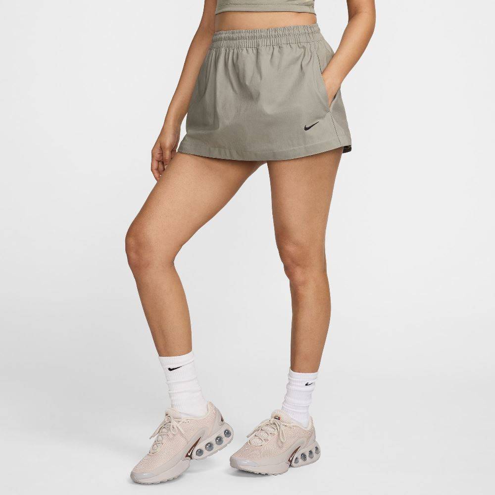 NIKE NSW ESSENTIALS MID-RISE WOVEN SKIRT