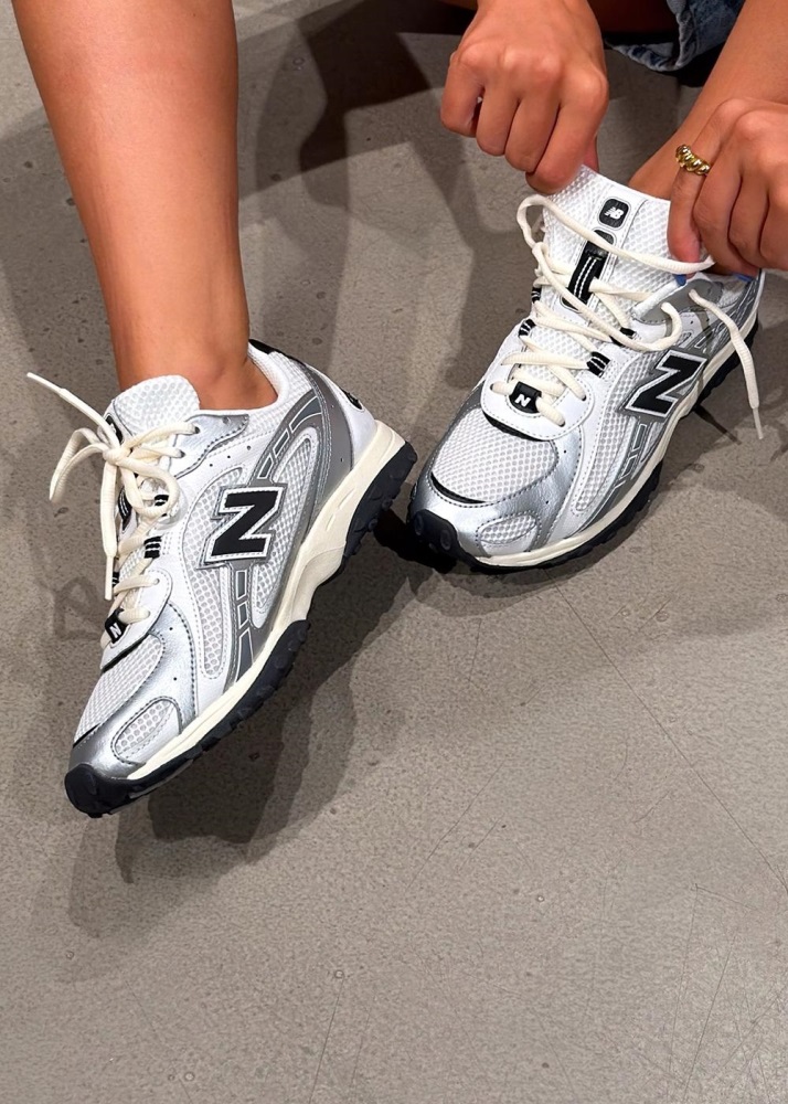 NEW BALANCE 204 UNISEX SNEAKERS