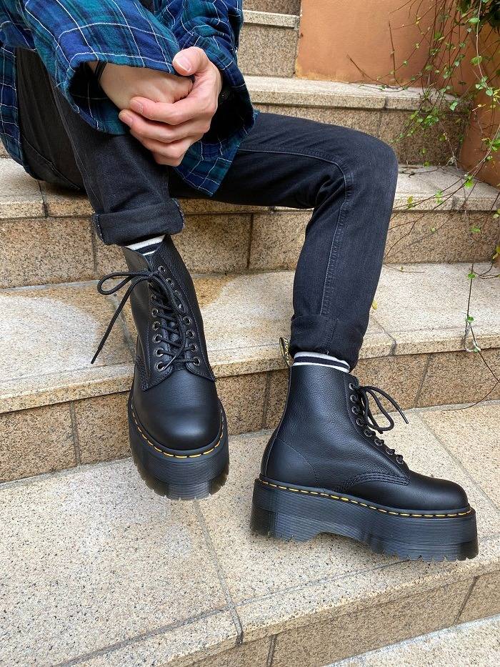 DR. MARTENS MAX LEATHER PLATFORM