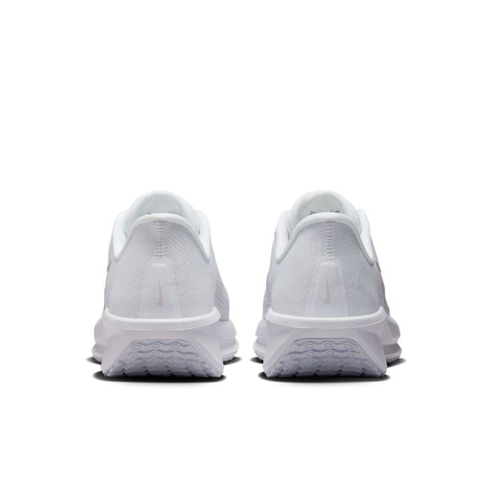 NIKE WOMENS QUEST 6