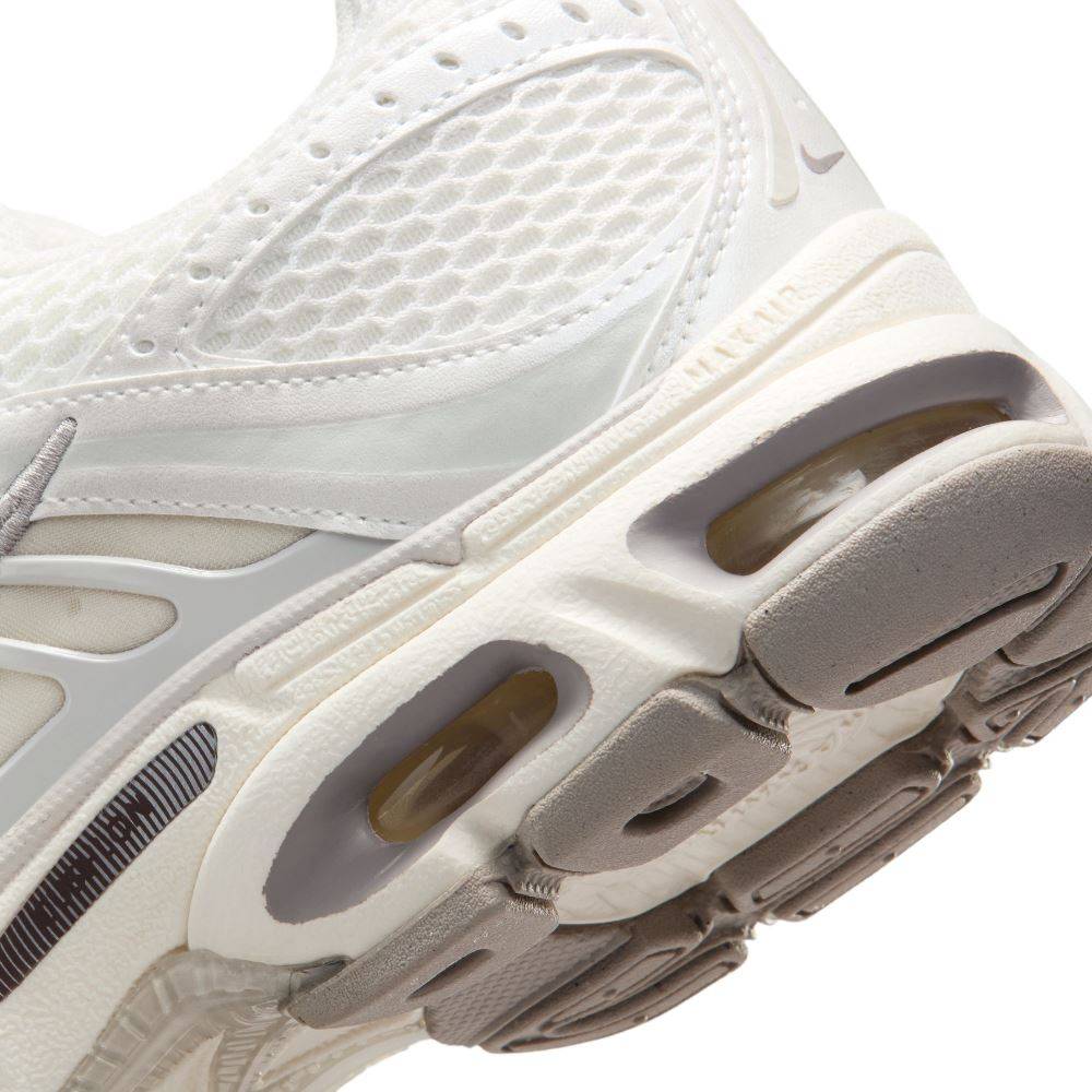 NIKE WOMENS AIR MAX MOTO 2K