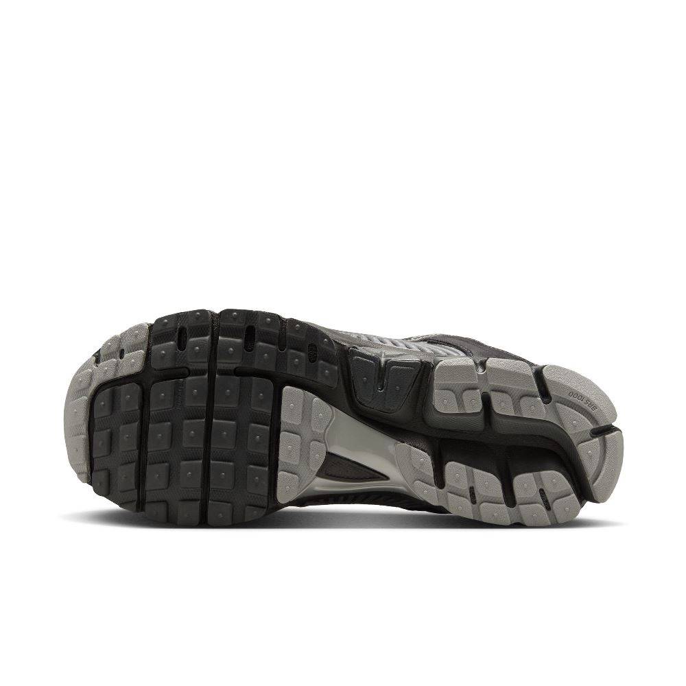 NIKE VOMERO 5