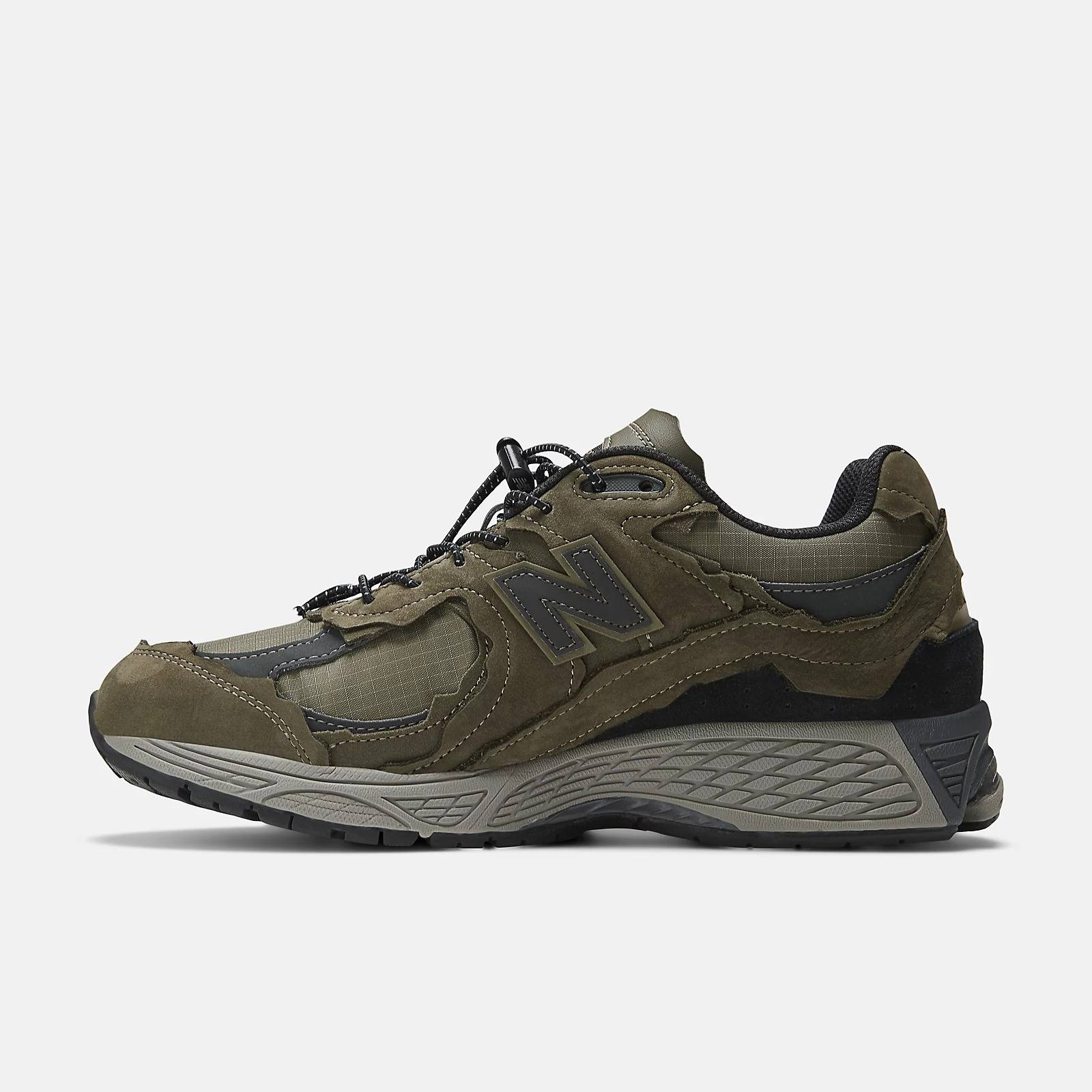 NEW BALANCE M2002 LIFESTYLE SNEAKERS