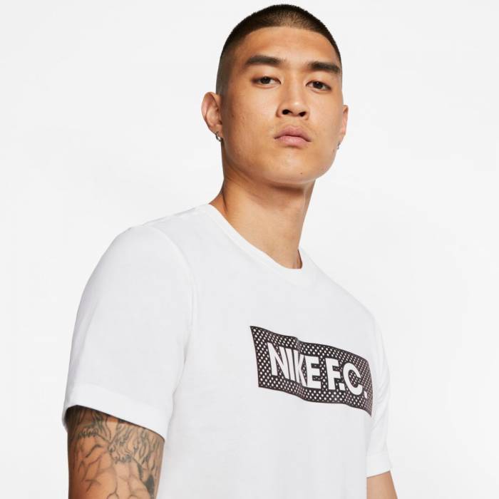 NIKE SPORTSWEAR SEASONAL BLOCK TEE