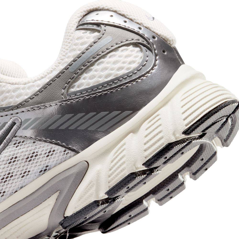 NIKE V5 RNR (GS) JR SHOES