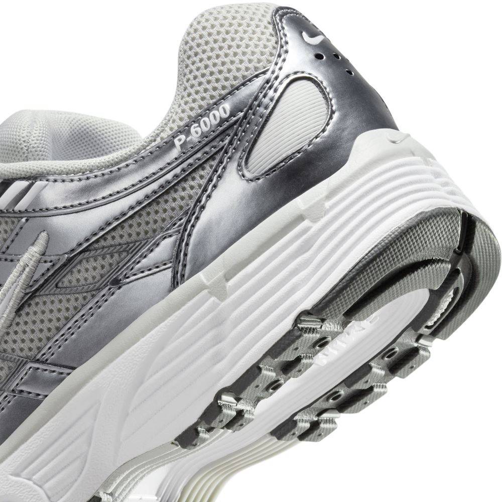 NIKE WOMENS P-6000