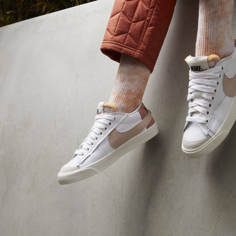 NIKE WOMENS BLAZER LOW '77 JUMBO