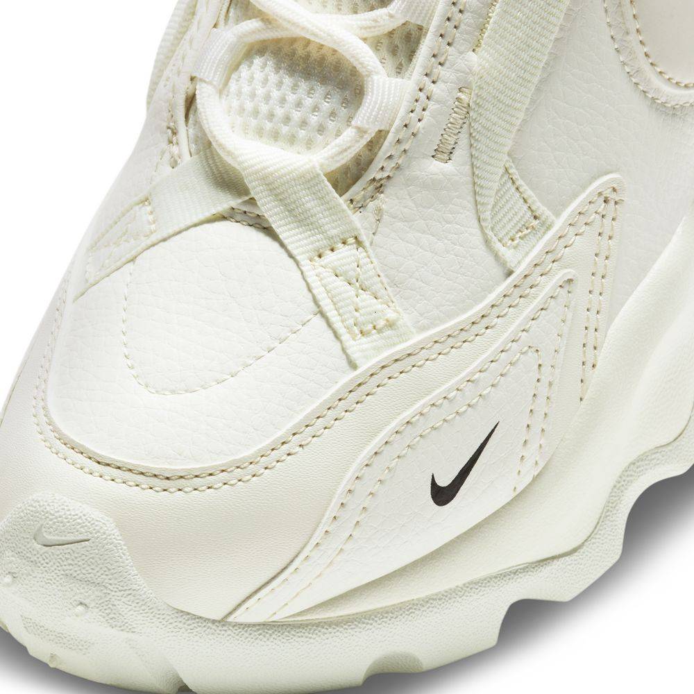 NIKE TC7900 WOMENS SNEAKER