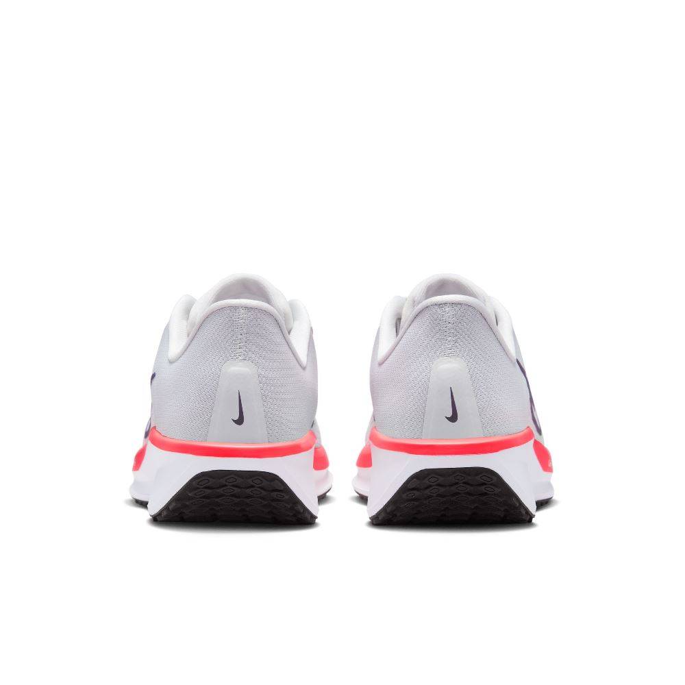 NIKE WOMENS QUEST 6