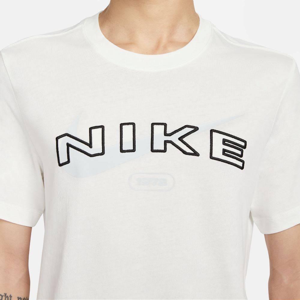NIKE SPORTSWEAR CLUB SEASONAL TEE