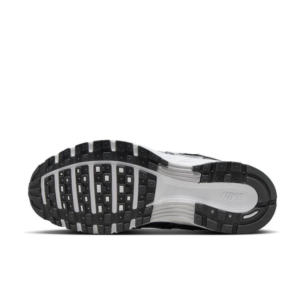 NIKE WOMENS P-6000
