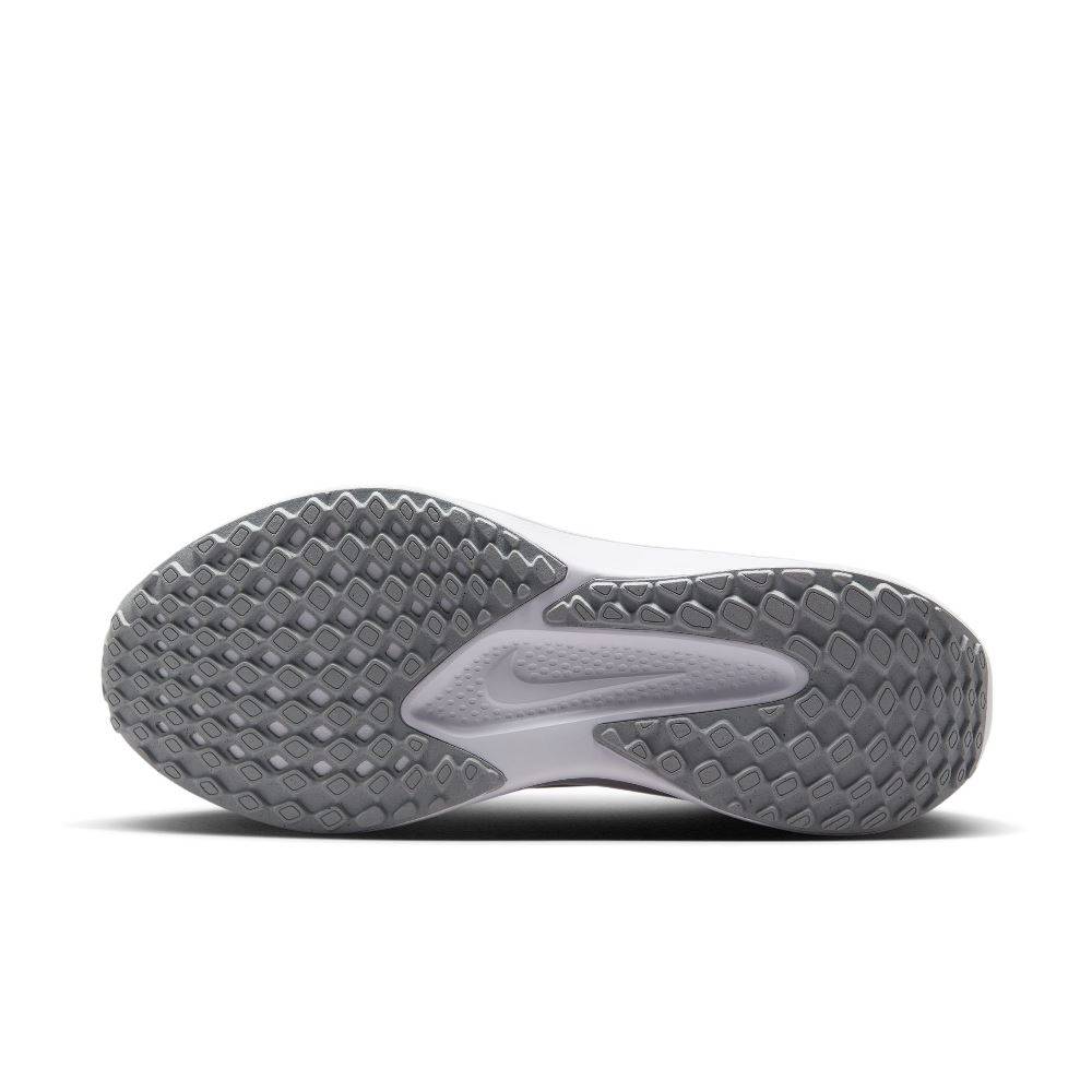 NIKE WOMENS QUEST 6